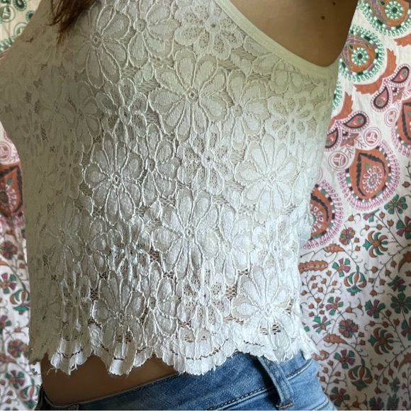 AE Lace Cut Out Top - Picture 5 of 7